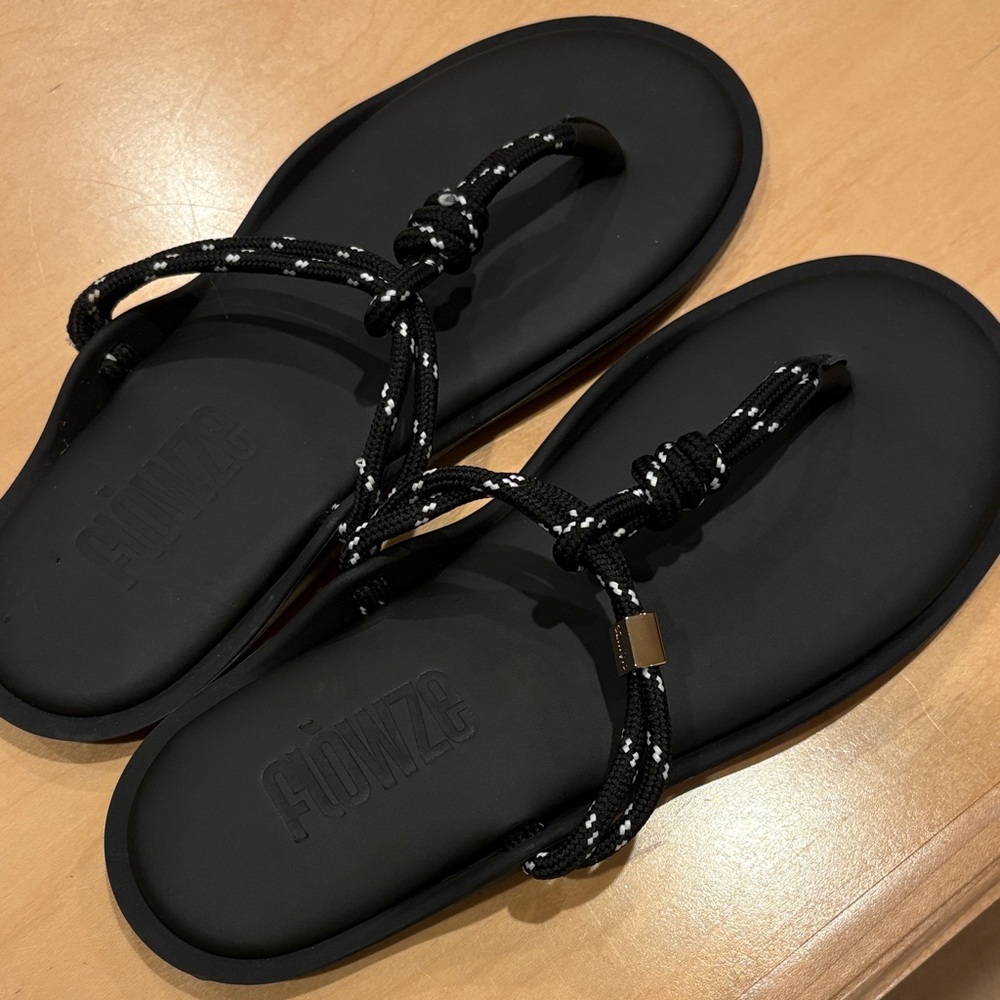 Women's Black Rope Toe-Loop Sandals